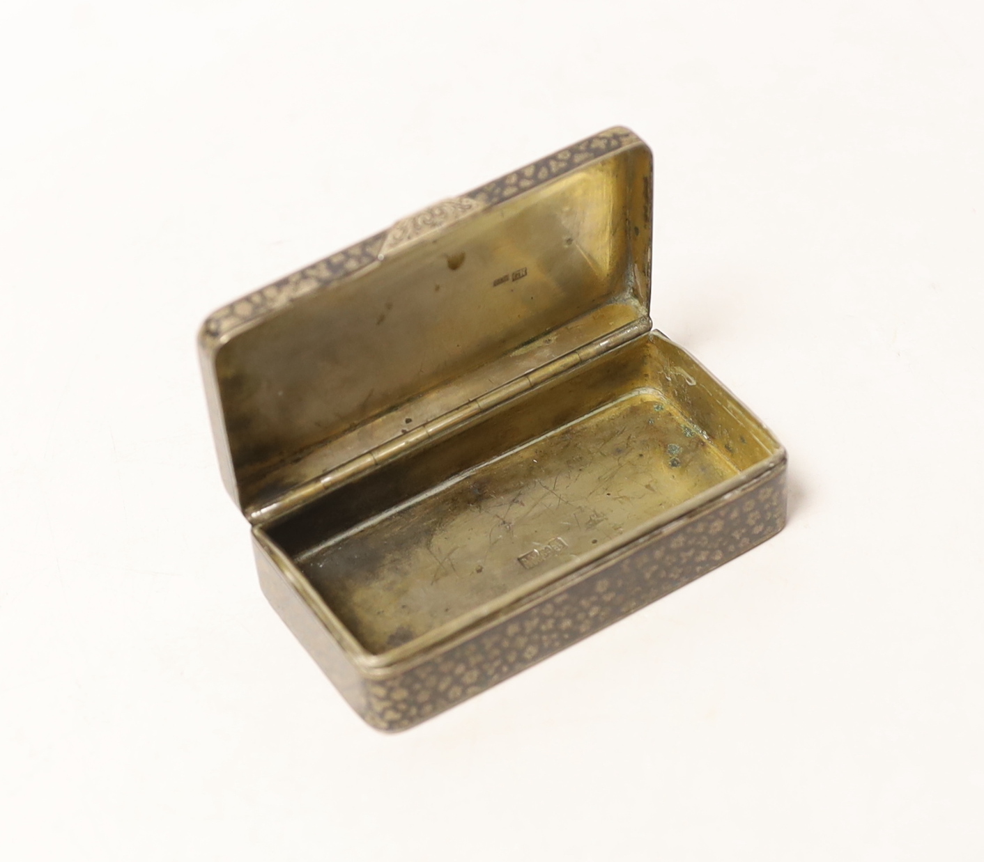 A late 19th century Russian 84 zolotnik and niello rectangular snuff box, the cover decorated with the Eiffel Tower, assay master Lev Oleks?, 1889, (hallmarked for the year the Eiffel Tower opened), 76mm